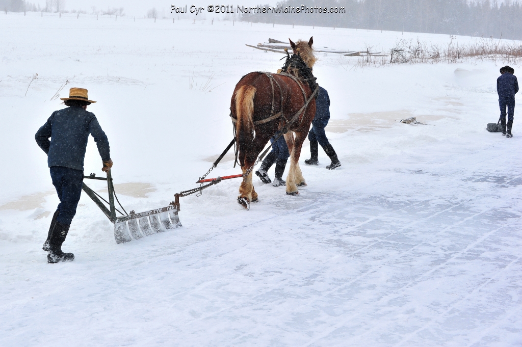 amish ice cutting 4